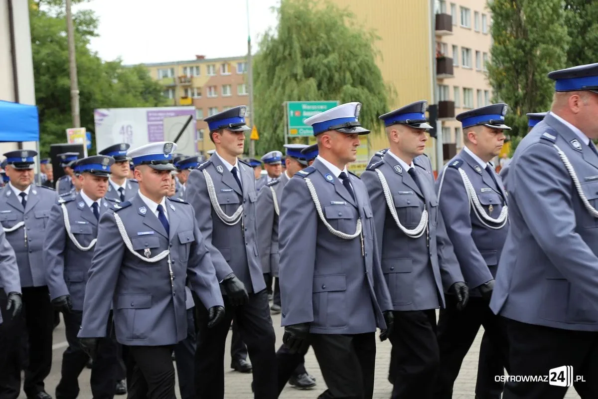 Burmistrz Bauer, wójt Kordek i ostrowscy policjanci odznaczeni (zdjęcia, wideo)