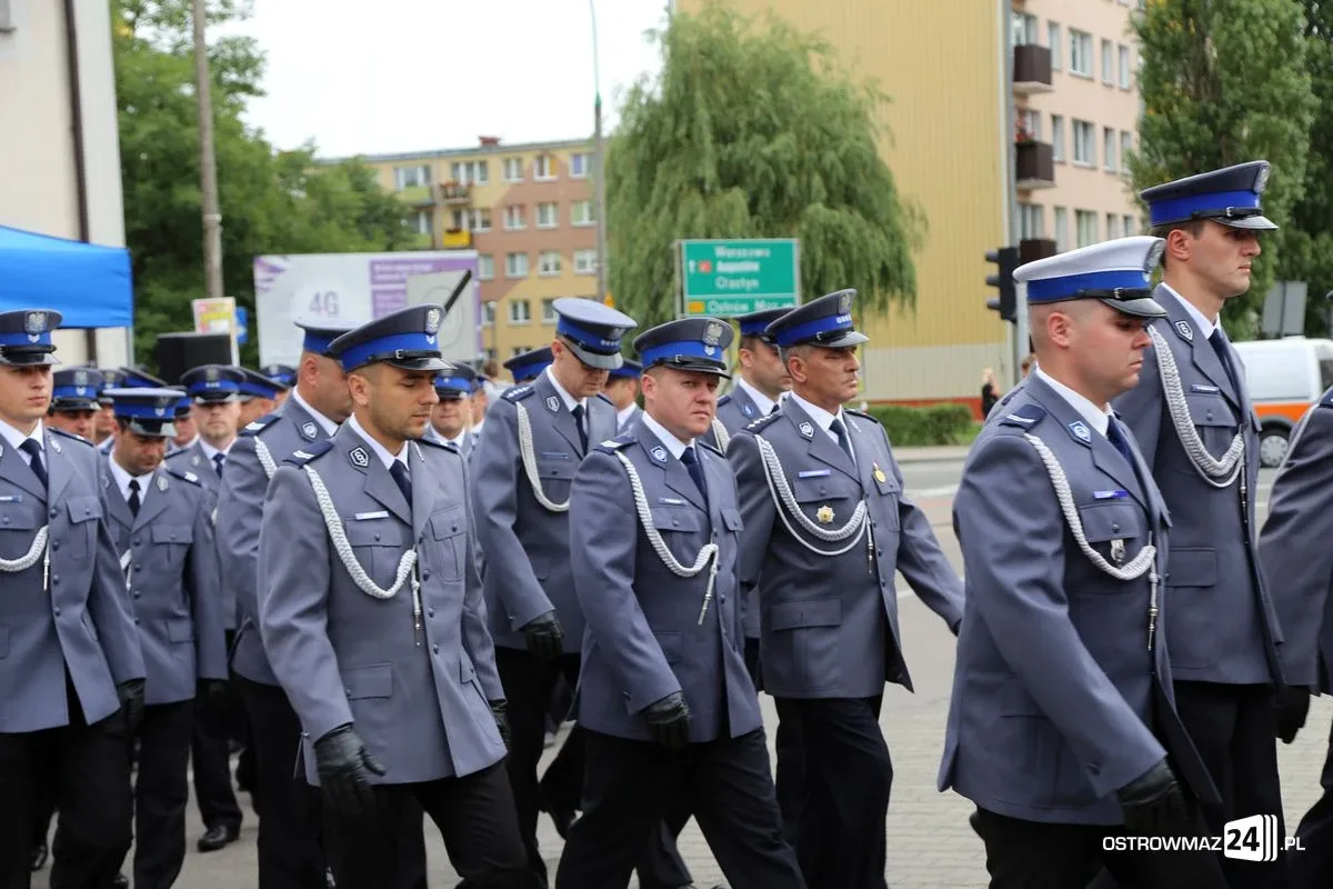 Burmistrz Bauer, wójt Kordek i ostrowscy policjanci odznaczeni (zdjęcia, wideo)