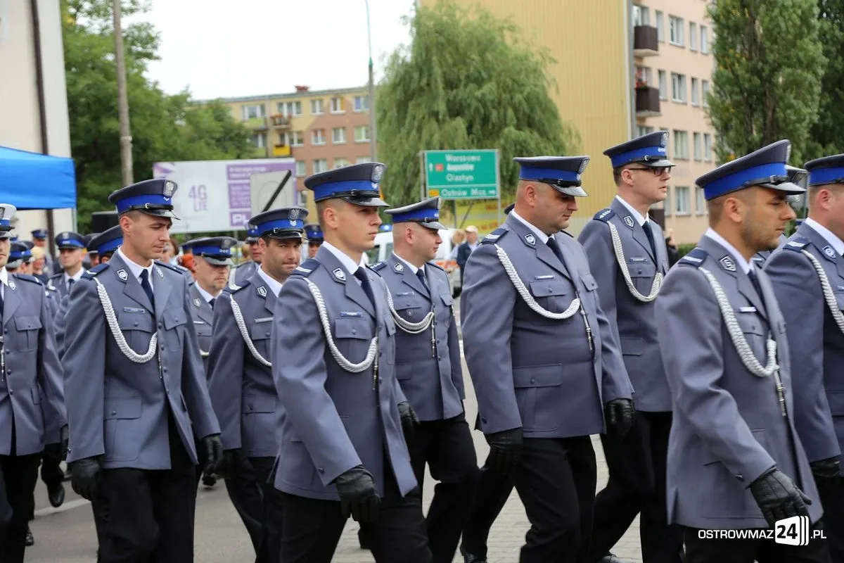 Burmistrz Bauer, wójt Kordek i ostrowscy policjanci odznaczeni (zdjęcia, wideo)