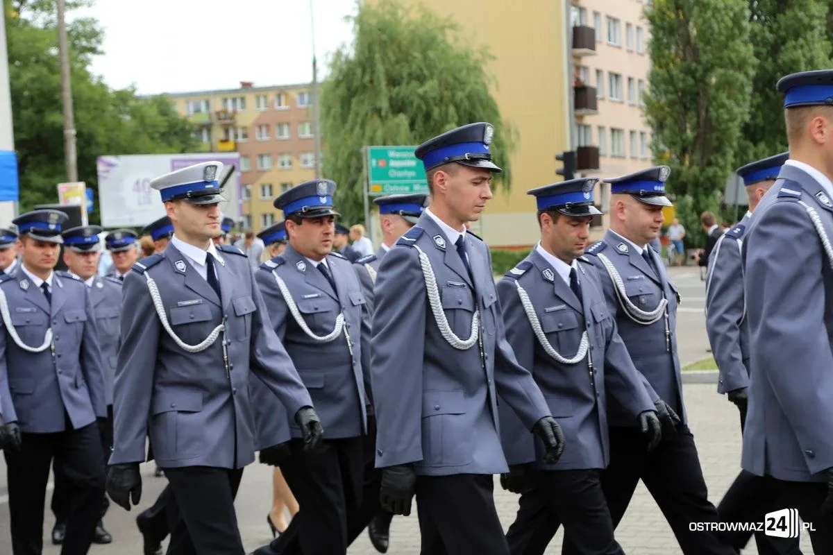 Burmistrz Bauer, wójt Kordek i ostrowscy policjanci odznaczeni (zdjęcia, wideo)