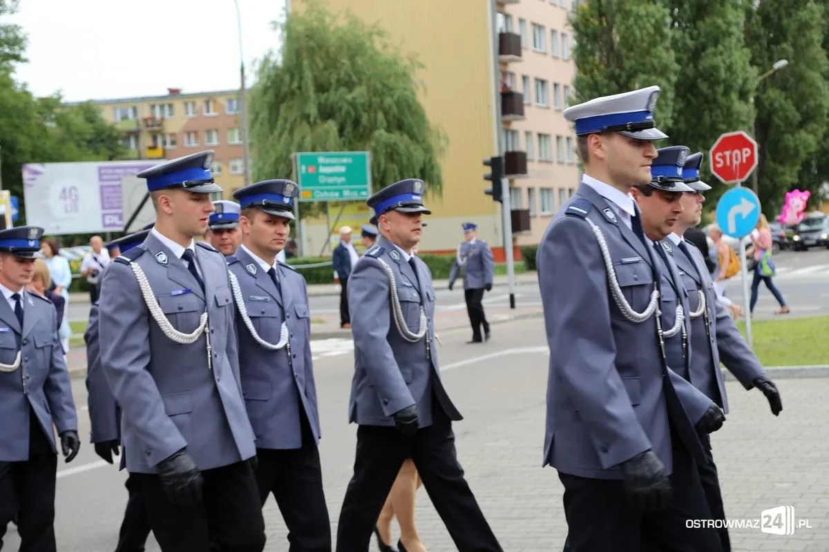 Burmistrz Bauer, wójt Kordek i ostrowscy policjanci odznaczeni (zdjęcia, wideo)