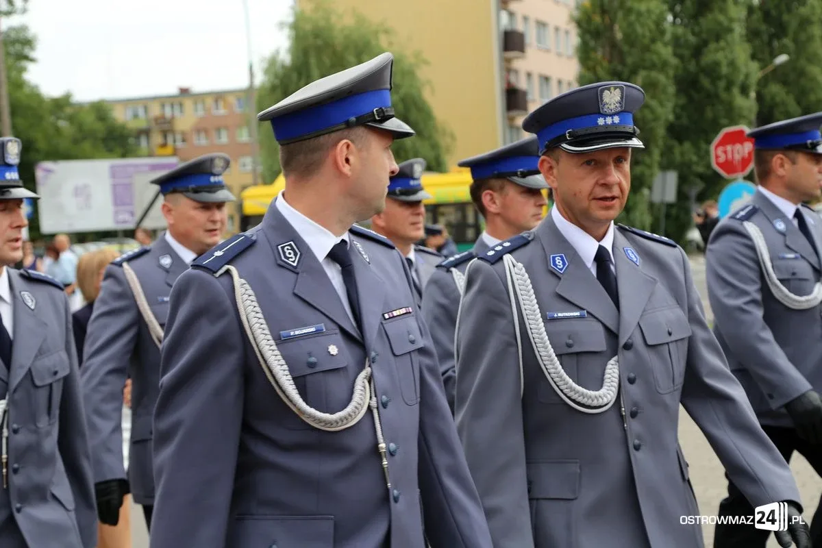 Burmistrz Bauer, wójt Kordek i ostrowscy policjanci odznaczeni (zdjęcia, wideo)