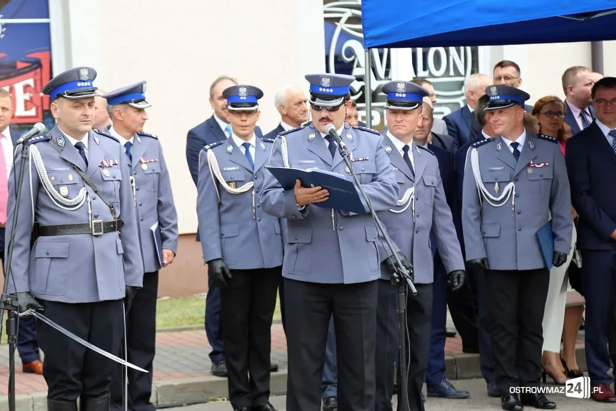Burmistrz Bauer, wójt Kordek i ostrowscy policjanci odznaczeni (zdjęcia, wideo)