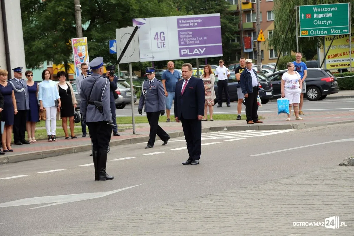 Burmistrz Bauer, wójt Kordek i ostrowscy policjanci odznaczeni (zdjęcia, wideo)