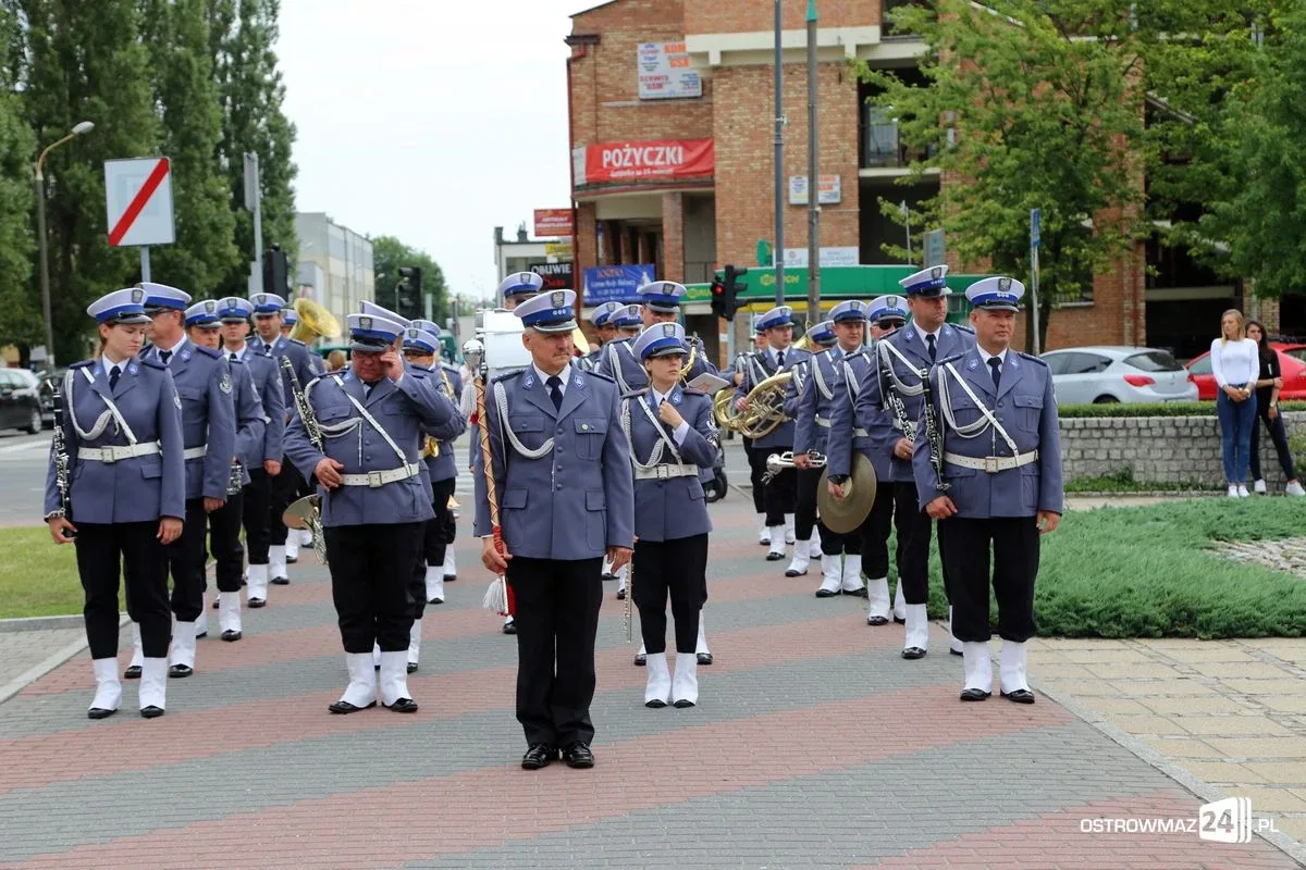 Burmistrz Bauer, wójt Kordek i ostrowscy policjanci odznaczeni (zdjęcia, wideo)