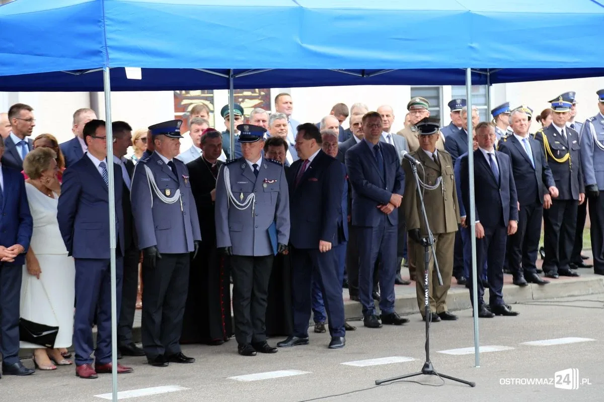 Burmistrz Bauer, wójt Kordek i ostrowscy policjanci odznaczeni (zdjęcia, wideo)