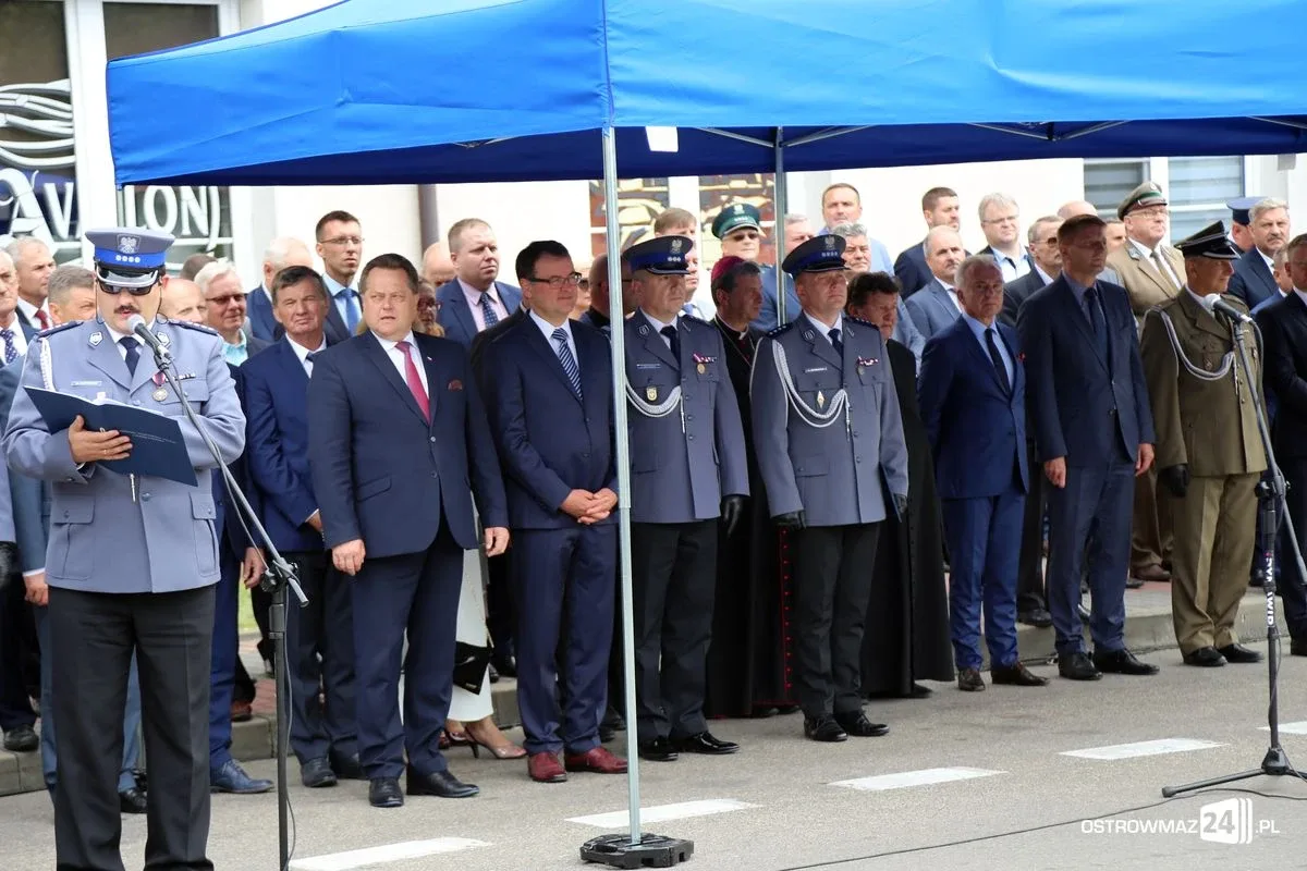 Burmistrz Bauer, wójt Kordek i ostrowscy policjanci odznaczeni (zdjęcia, wideo)