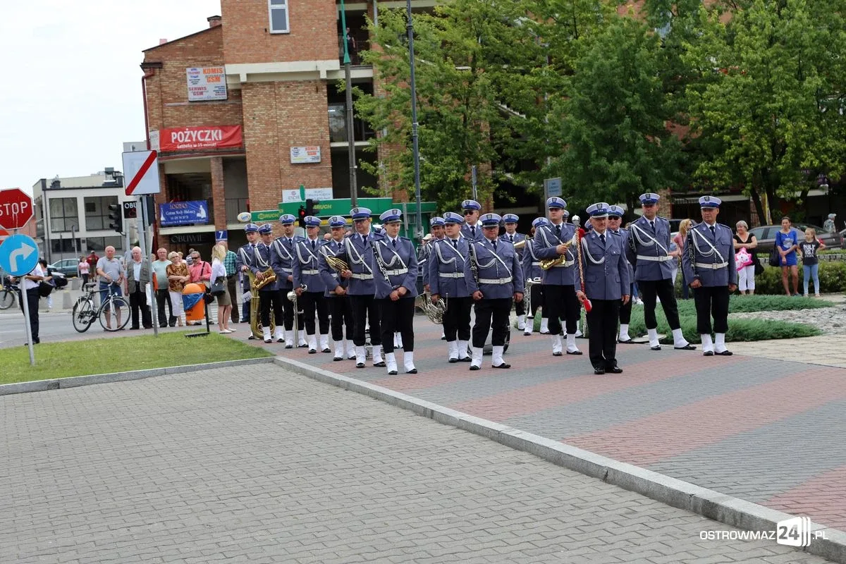 Burmistrz Bauer, wójt Kordek i ostrowscy policjanci odznaczeni (zdjęcia, wideo)