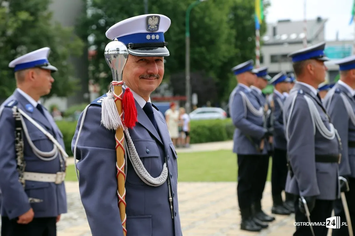 Burmistrz Bauer, wójt Kordek i ostrowscy policjanci odznaczeni (zdjęcia, wideo)