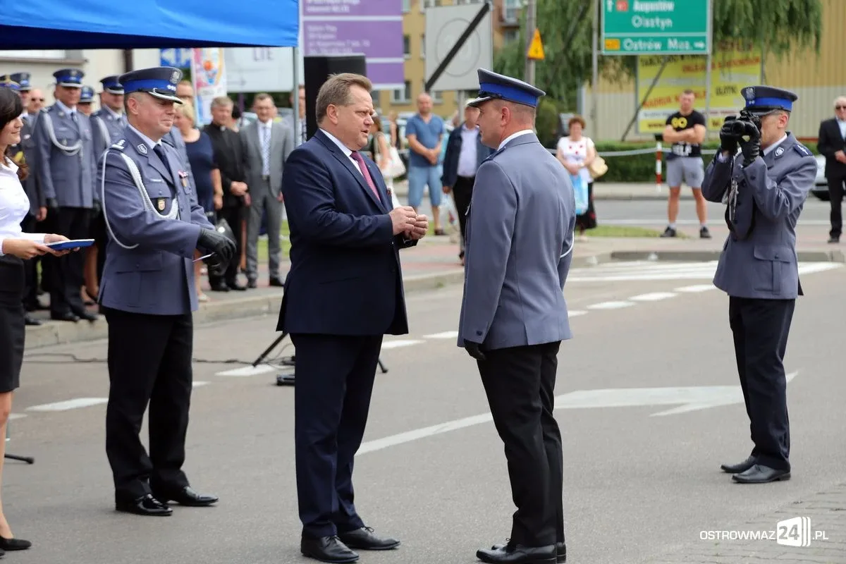 Burmistrz Bauer, wójt Kordek i ostrowscy policjanci odznaczeni (zdjęcia, wideo)