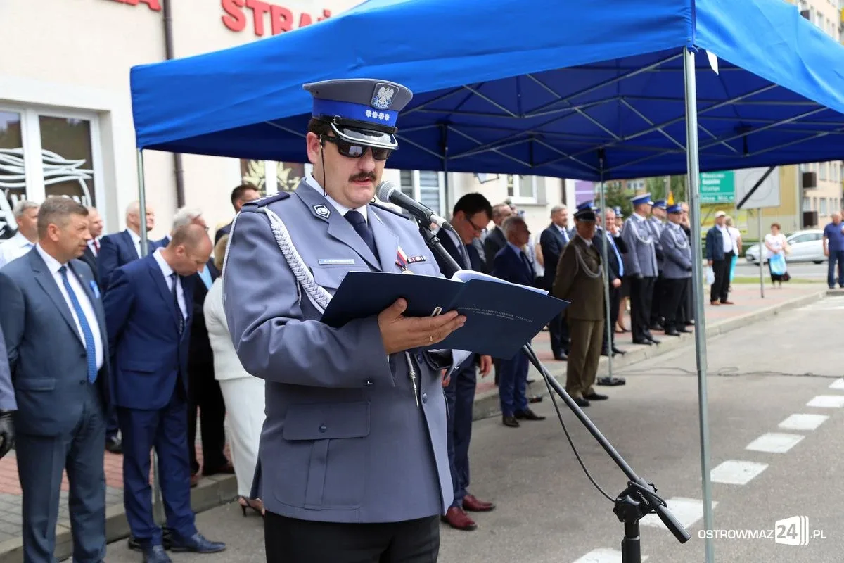 Burmistrz Bauer, wójt Kordek i ostrowscy policjanci odznaczeni (zdjęcia, wideo)