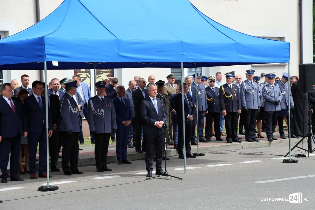 Burmistrz Bauer, wójt Kordek i ostrowscy policjanci odznaczeni (zdjęcia, wideo)