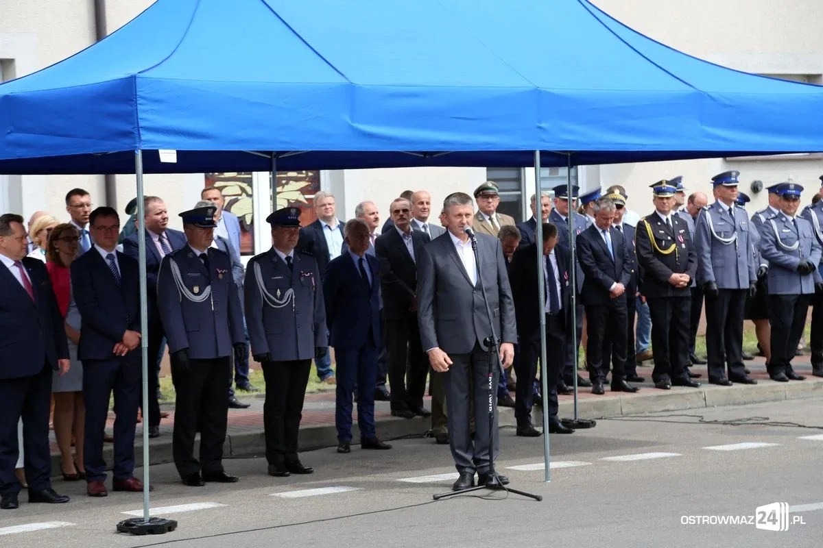 Burmistrz Bauer, wójt Kordek i ostrowscy policjanci odznaczeni (zdjęcia, wideo)