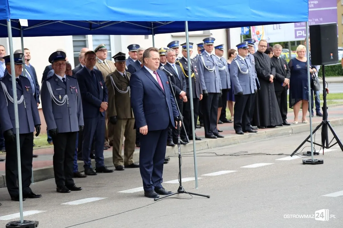 Burmistrz Bauer, wójt Kordek i ostrowscy policjanci odznaczeni (zdjęcia, wideo)