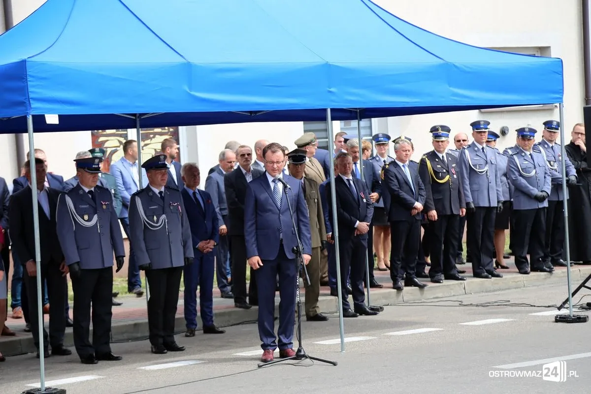 Burmistrz Bauer, wójt Kordek i ostrowscy policjanci odznaczeni (zdjęcia, wideo)
