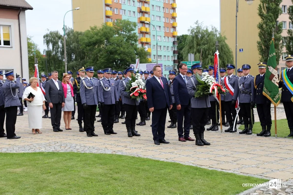 Burmistrz Bauer, wójt Kordek i ostrowscy policjanci odznaczeni (zdjęcia, wideo)