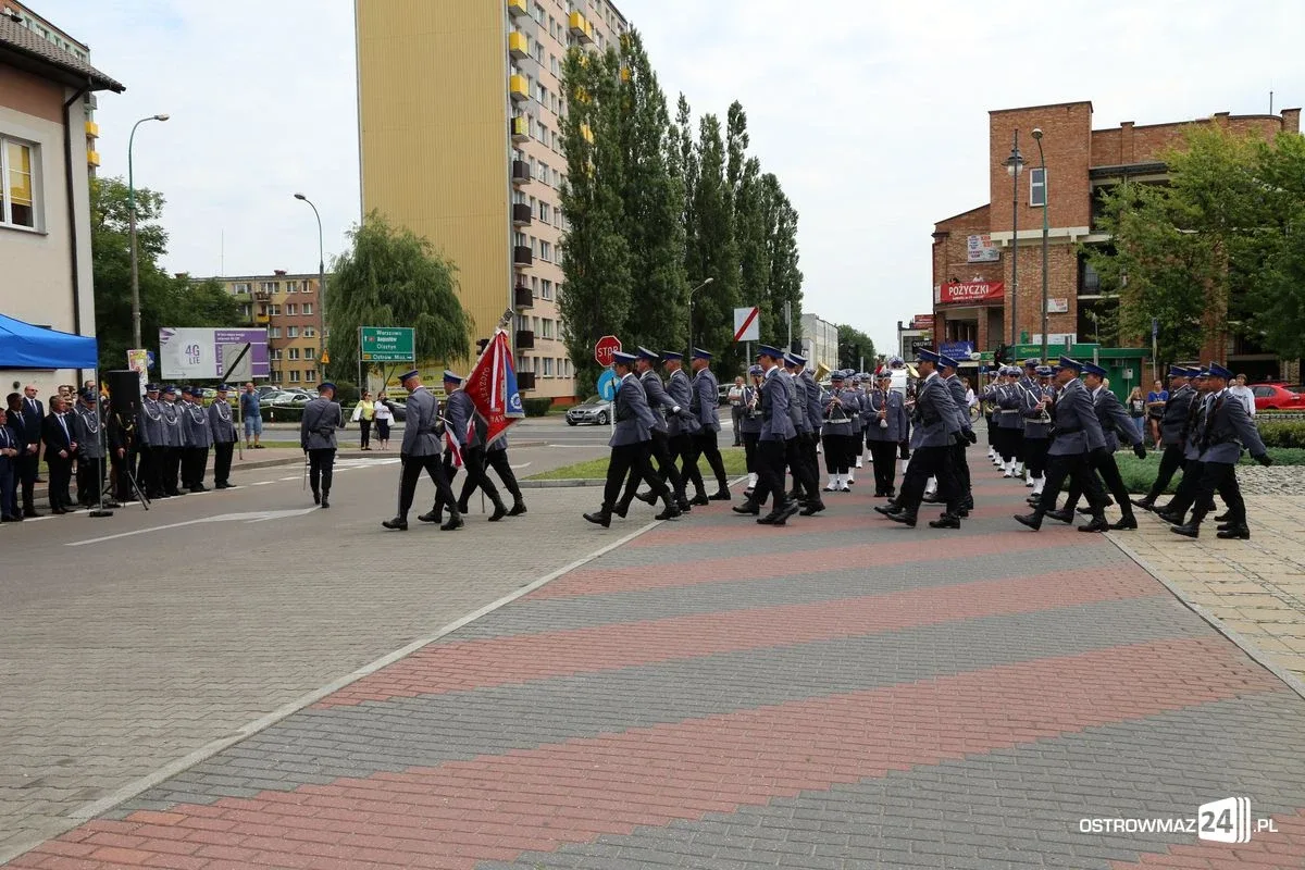 Burmistrz Bauer, wójt Kordek i ostrowscy policjanci odznaczeni (zdjęcia, wideo)