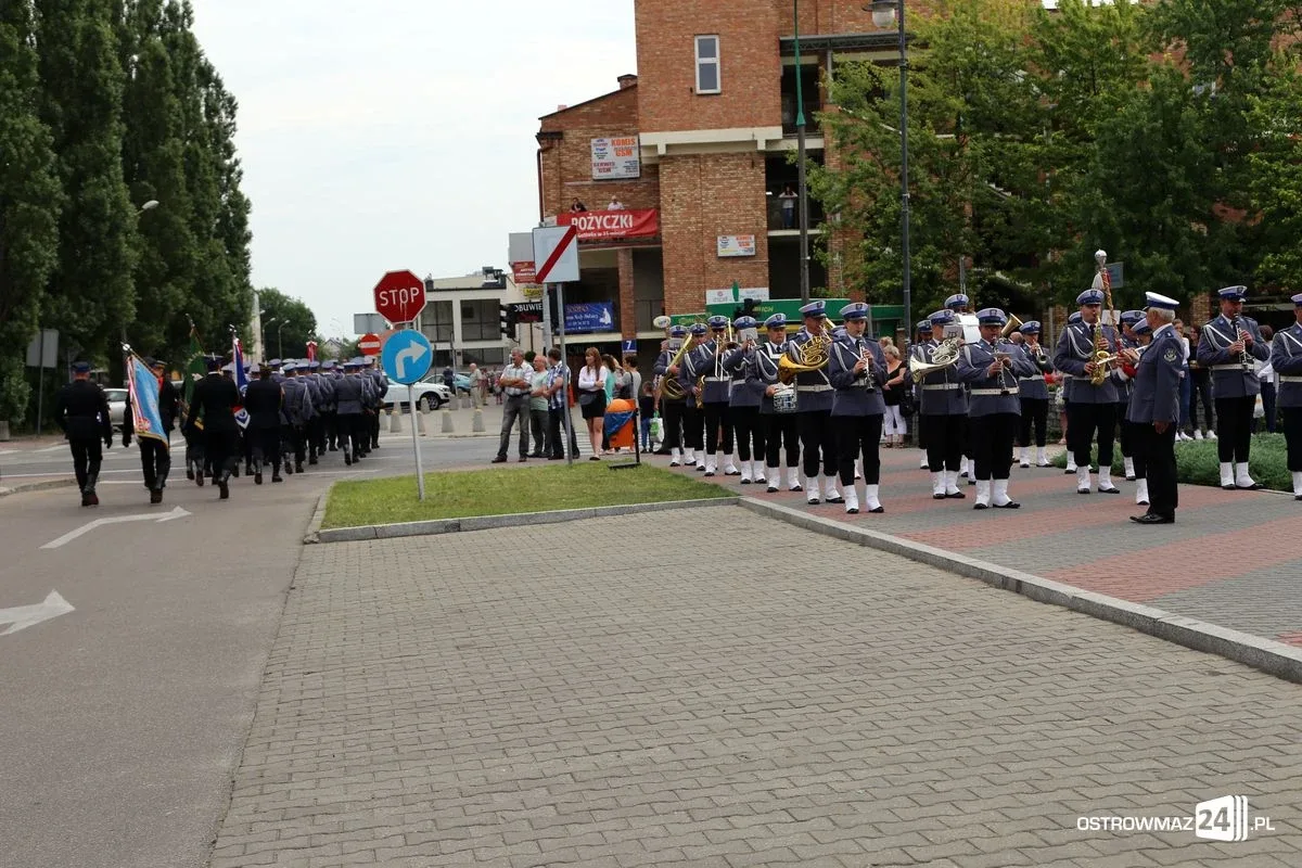 Burmistrz Bauer, wójt Kordek i ostrowscy policjanci odznaczeni (zdjęcia, wideo)