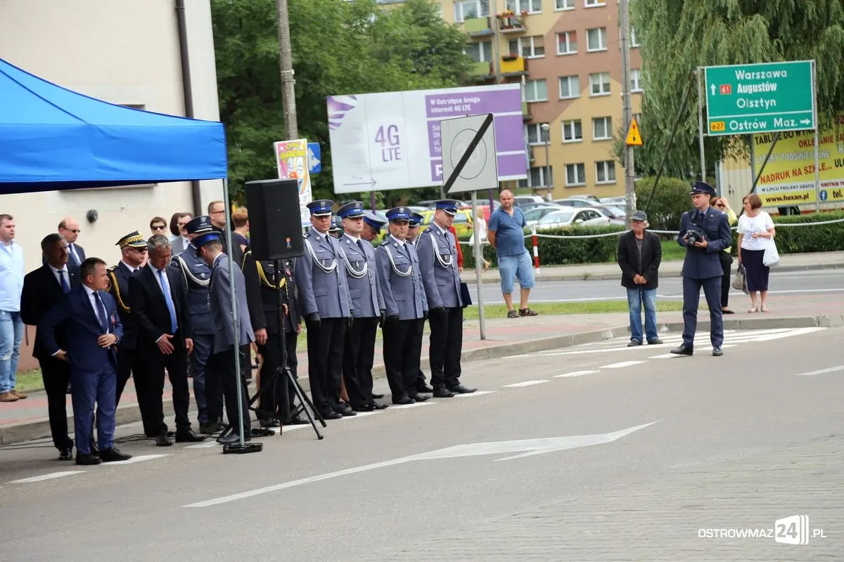Burmistrz Bauer, wójt Kordek i ostrowscy policjanci odznaczeni (zdjęcia, wideo)