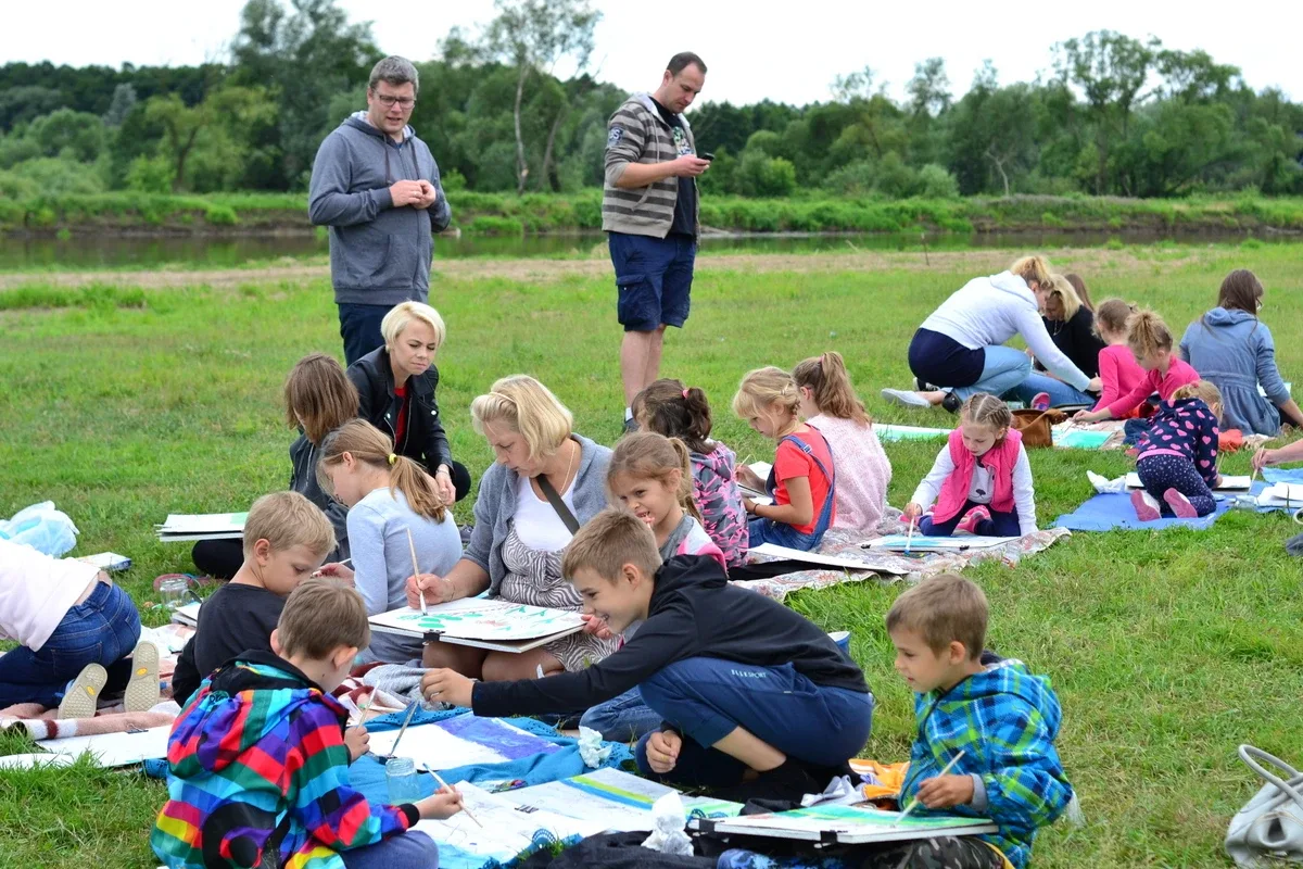 Plener malarski na nadbużańskiej plaży w Broku (zdjęcia)