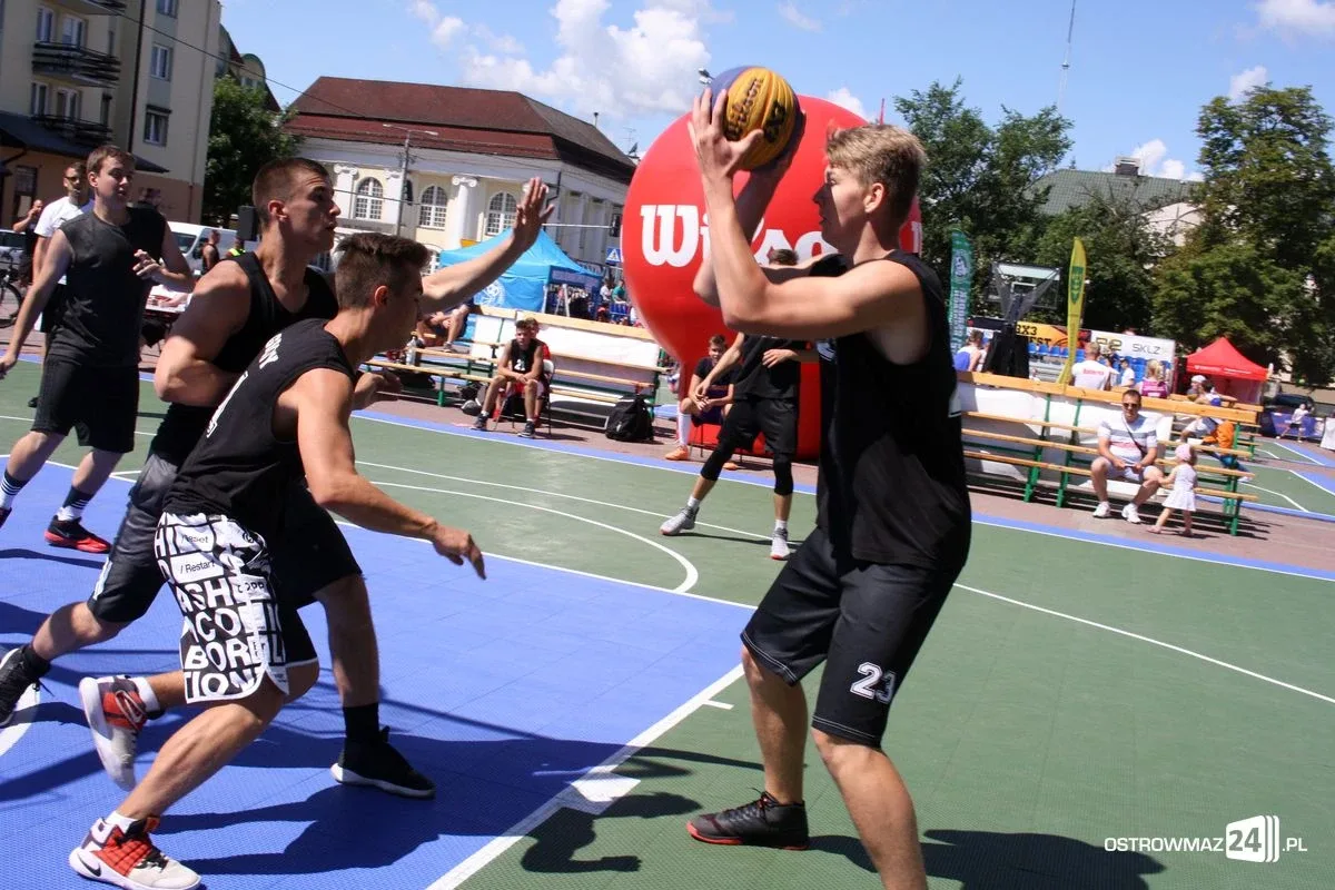 Koszykówka 3x3: zacięte rywalizacje kobiet i mężczyzn U-18 (zdjęcia)