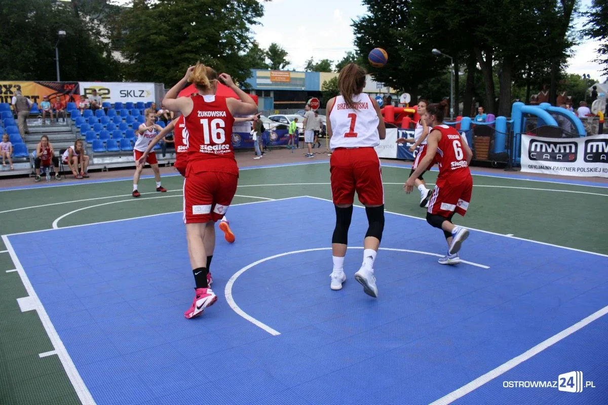 Koszykówka 3x3: zacięte rywalizacje kobiet i mężczyzn U-18 (zdjęcia)