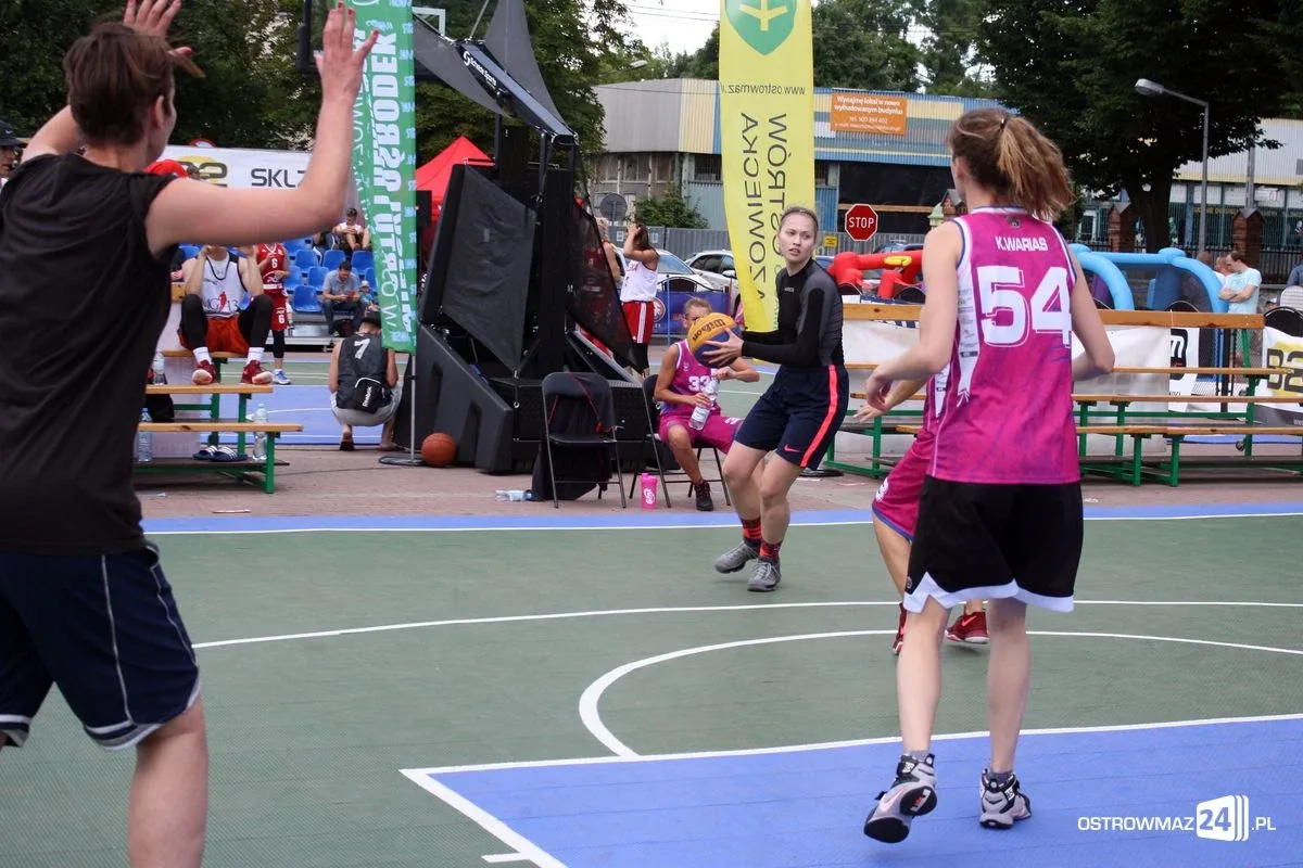 Koszykówka 3x3: zacięte rywalizacje kobiet i mężczyzn U-18 (zdjęcia)