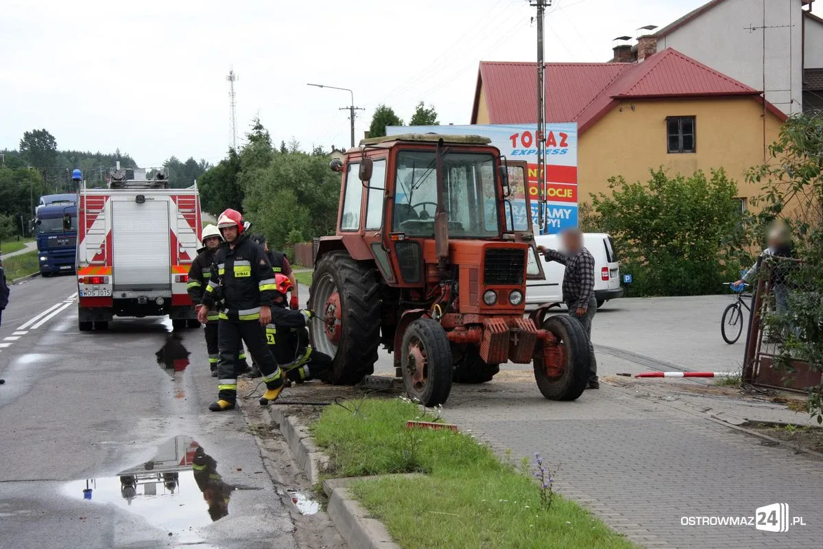 Nietypowa kolizja ciągnika rolniczego (zdjęcia)