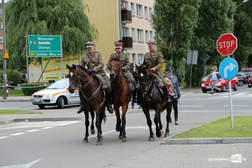 Burmistrz Bauer, wójt Kordek i ostrowscy policjanci odznaczeni (zdjęcia, wideo)