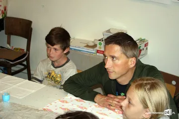 Podopieczni świetlicy socjoterapeutycznej na warsztatach ceramicznych (zdjęcia)