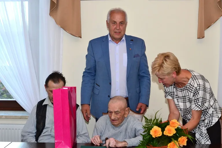 Najstarszy mieszkaniec gminy Brok obchodził 102 urodziny (zdjęcia)