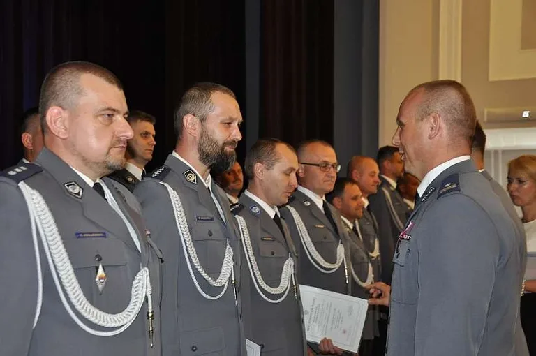 Odznaczenia i awanse na Powiatowym Święcie Policji w Komorowie (zdjęcia, wideo)