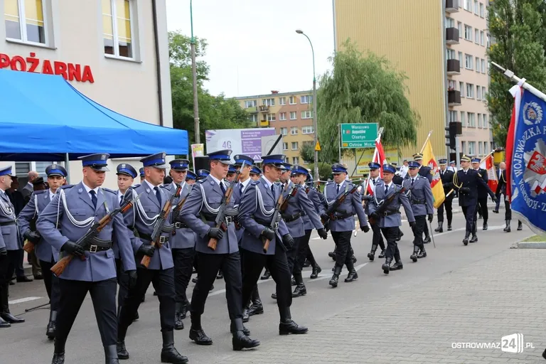Burmistrz Bauer, wójt Kordek i ostrowscy policjanci odznaczeni (zdjęcia, wideo)