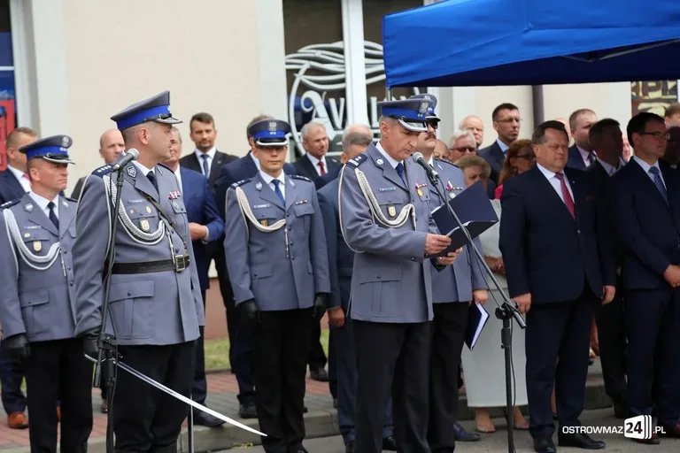 Burmistrz Bauer, wójt Kordek i ostrowscy policjanci odznaczeni (zdjęcia, wideo)