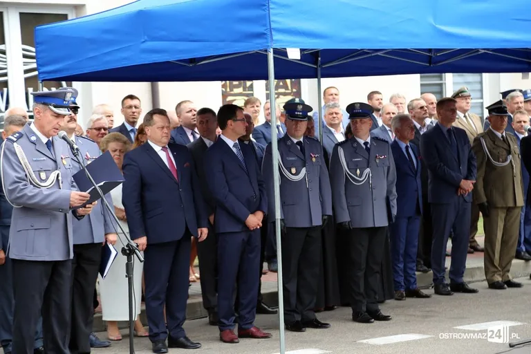 Burmistrz Bauer, wójt Kordek i ostrowscy policjanci odznaczeni (zdjęcia, wideo)