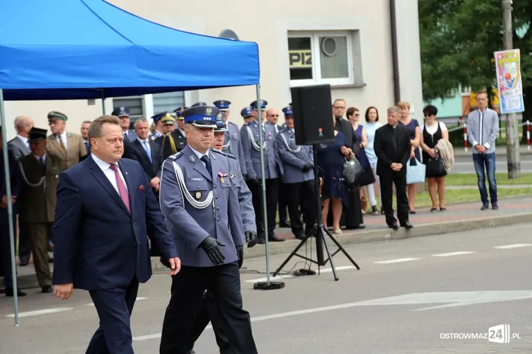 Burmistrz Bauer, wójt Kordek i ostrowscy policjanci odznaczeni (zdjęcia, wideo)