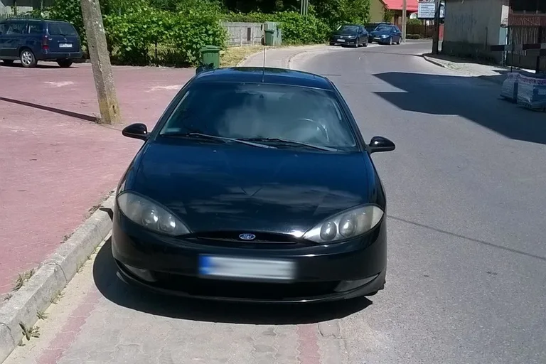 Mistrzowie parkowania przy ul. Broniewskiego (zdjęcia)