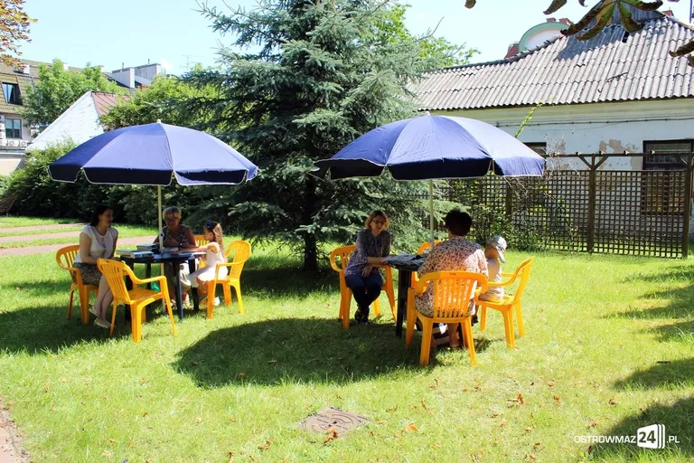 Biblioteka zaprasza do czytelni na świeżym powietrzu (zdjęcia)