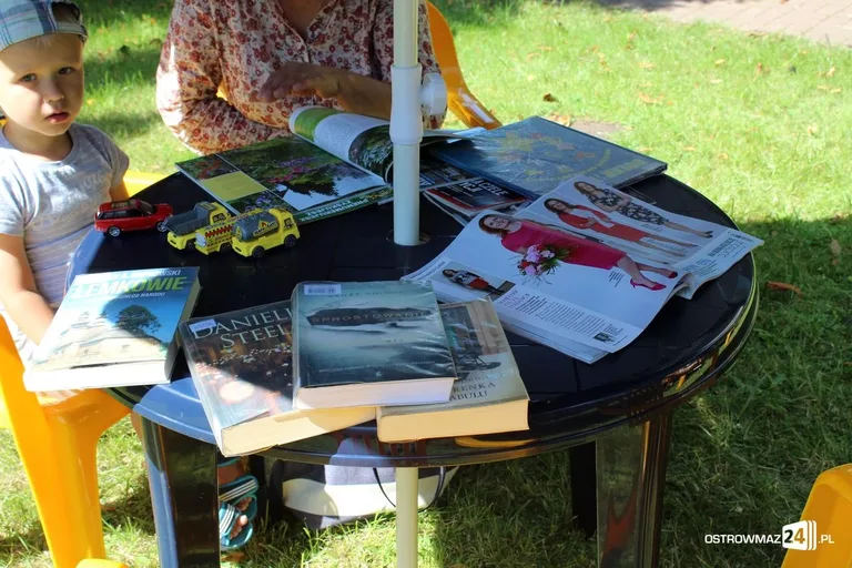 Biblioteka zaprasza do czytelni na świeżym powietrzu (zdjęcia)