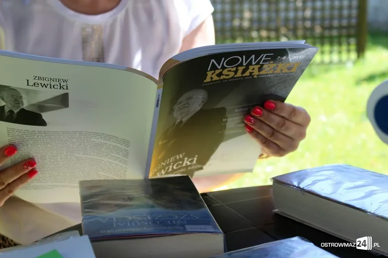 Biblioteka zaprasza do czytelni na świeżym powietrzu (zdjęcia)
