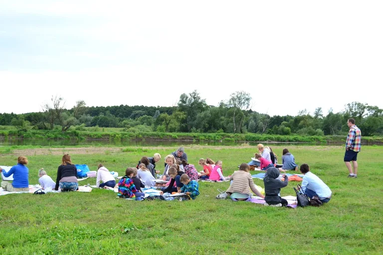 Plener malarski na nadbużańskiej plaży w Broku (zdjęcia)