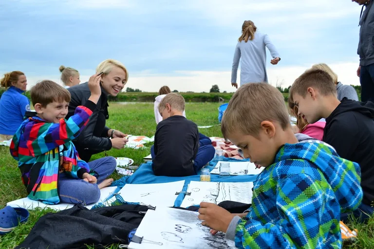 Plener malarski na nadbużańskiej plaży w Broku (zdjęcia)