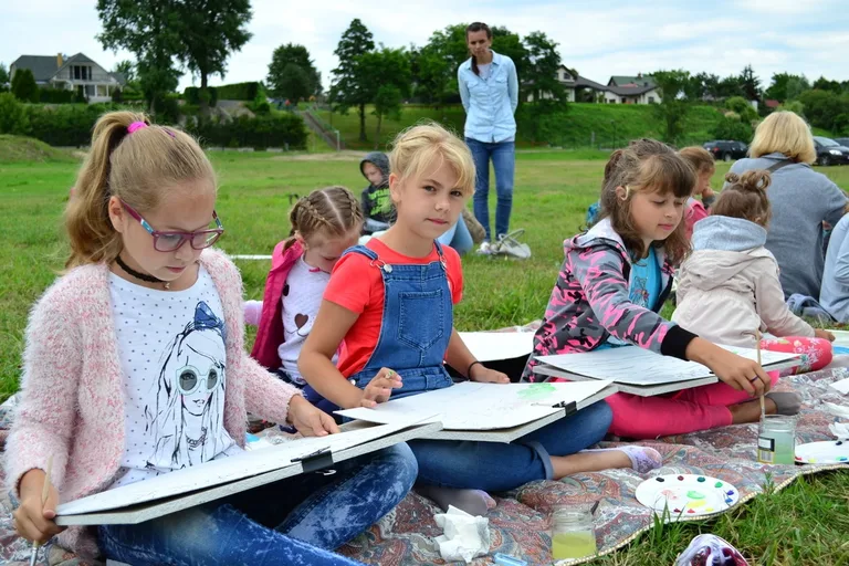 Plener malarski na nadbużańskiej plaży w Broku (zdjęcia)