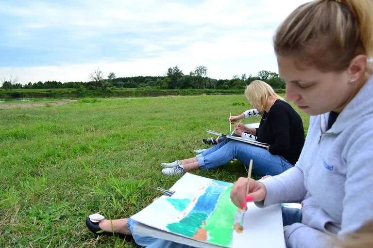 Plener malarski na nadbużańskiej plaży w Broku (zdjęcia)