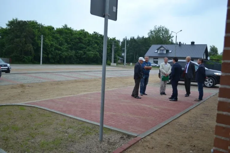 Parking przy ul. Wiśniowej gotowy (zdjęcia)