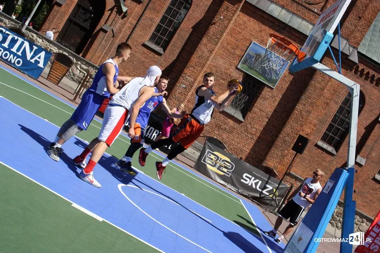 Koszykówka 3x3: zacięte rywalizacje kobiet i mężczyzn U-18 (zdjęcia)
