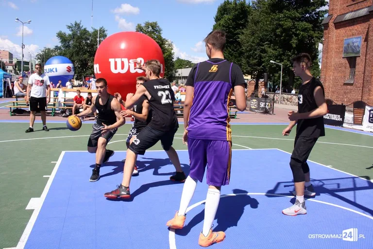 Koszykówka 3x3: zacięte rywalizacje kobiet i mężczyzn U-18 (zdjęcia)