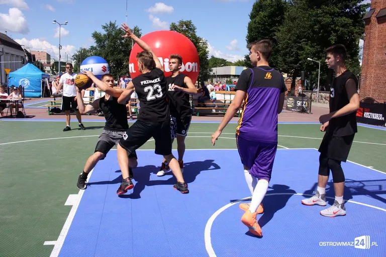Koszykówka 3x3: zacięte rywalizacje kobiet i mężczyzn U-18 (zdjęcia)