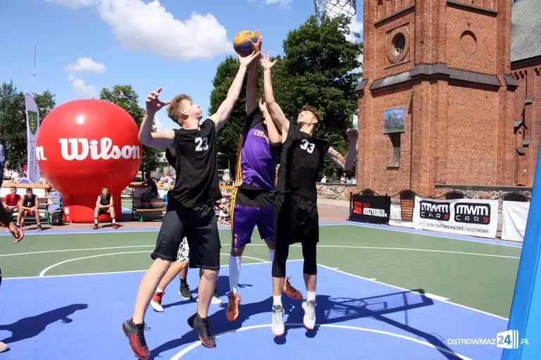 Koszykówka 3x3: zacięte rywalizacje kobiet i mężczyzn U-18 (zdjęcia)