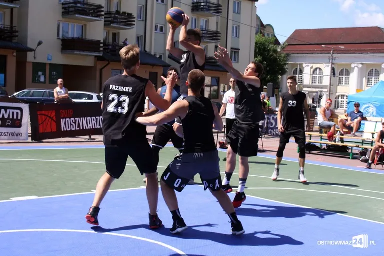 Koszykówka 3x3: zacięte rywalizacje kobiet i mężczyzn U-18 (zdjęcia)
